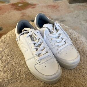 Skechers Energy Lights Kids Shoes
Light up Soles Rechargeable NEW- PERFECT Sz 4